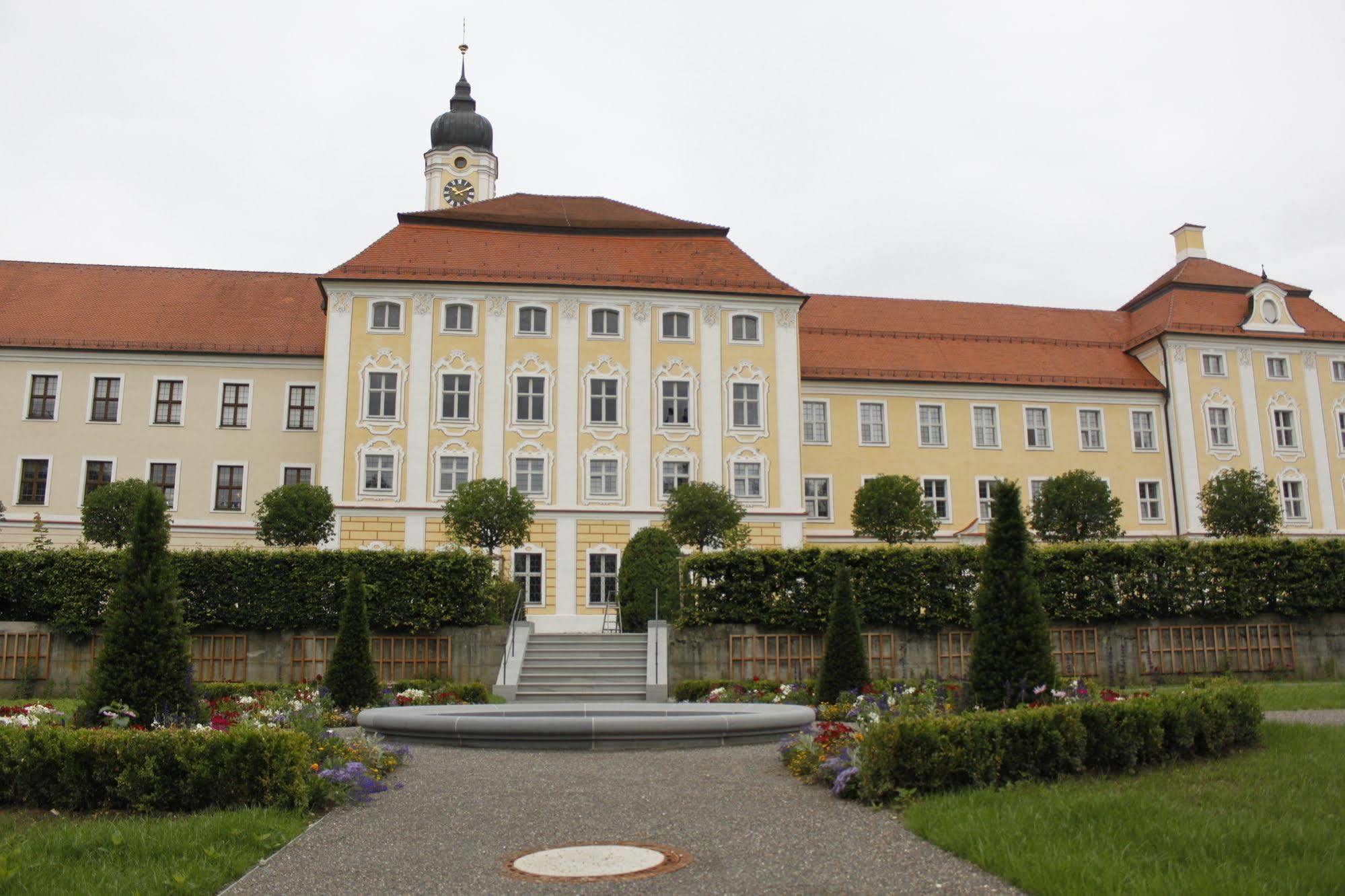 Klostergasthof Roggenburg Bagian luar foto